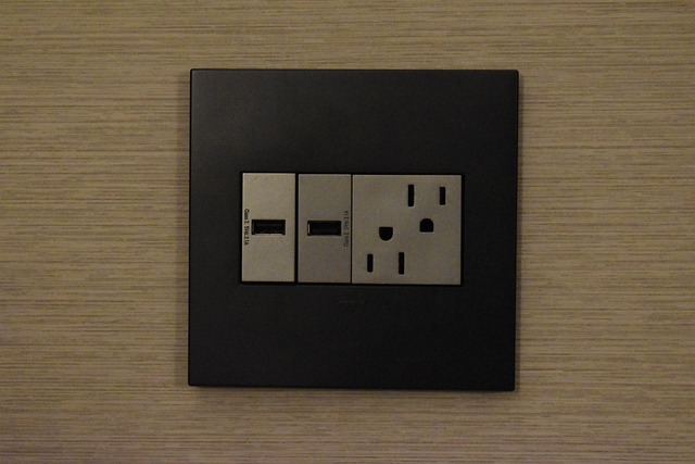 Sri Alagarmalaiyan Transport Seperate Charger Option